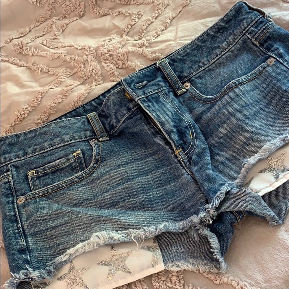 Starred pocket jeans shorts